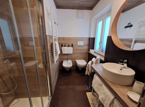 Quadruple Room, Mountain View, Ground Floor | Bathroom | Shower, bidet, soap, shampoo