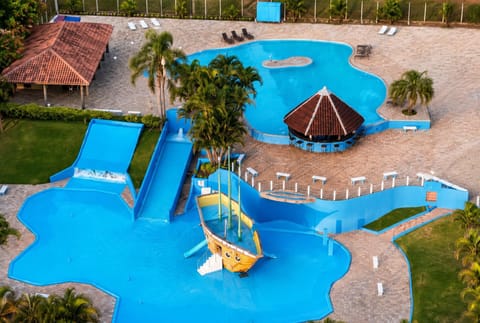 2 outdoor pools