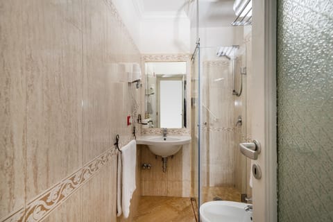 Family Room | Minibar, in-room safe, soundproofing, free WiFi