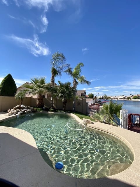 Heated Pool with Fountain!