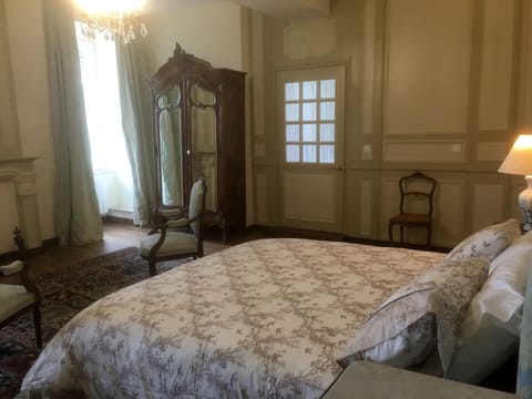 Suite (Hirondelle) | 1 bedroom, Egyptian cotton sheets, premium bedding, memory foam beds