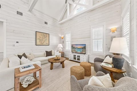 2nd Floor, Living Room