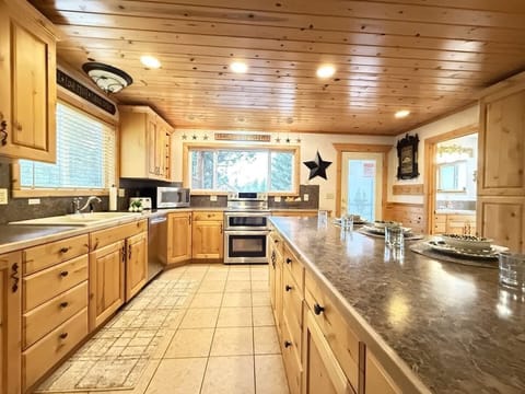 Fully equipped kitchen to make a yummy home cooked meal.