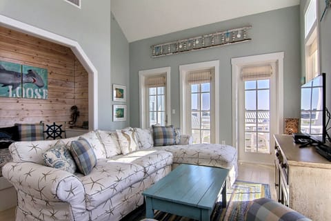 Living Room with Front Balcony Access - 1st Floor - Living Room with Balcony #2 Access