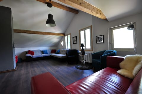 High ceiling lounge.. Seating for 12.