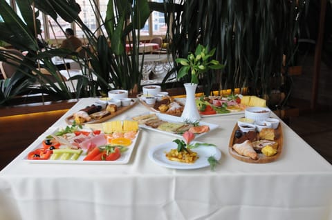 Free continental breakfast