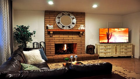 Spacious living room, 65"TV, Netflix