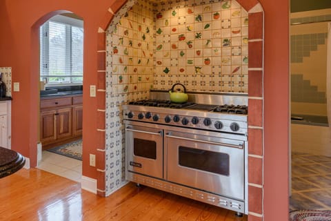 Cook for a Crowd with Viking Double Oven and 6-Burner Range