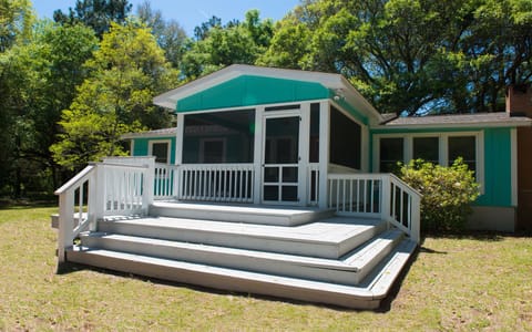 Make memories at our Sea Island Serenity cottage 2/3 bedroom and 1 bath