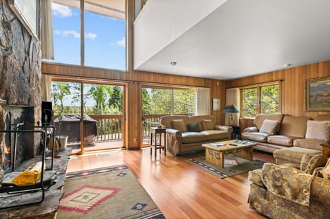 Living Room w/ Fireplace