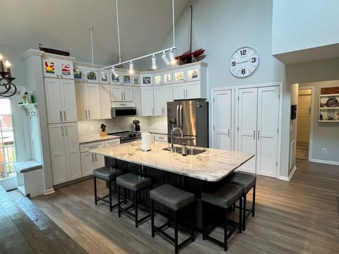 Perfect kitchen & island! Dan is a passionate cook so everything needed is here.