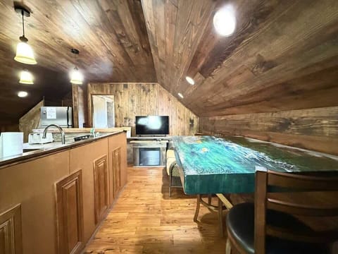 Upstairs a dining table and kitchen to enjoy during your stay.