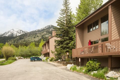 Summer Parking Exterior--1 parking space permitted.