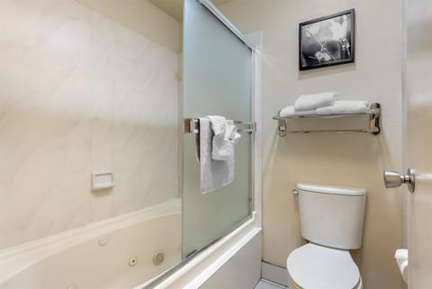 Standard Room, 2 Queen Beds, Non Smoking, Jetted Tub | Bathroom | Free toiletries, hair dryer, towels, soap