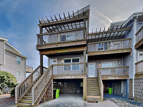Welcome To Pelicans Nest!