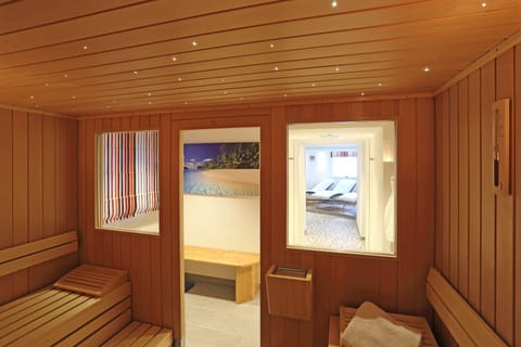 Sauna, hot tub, steam room