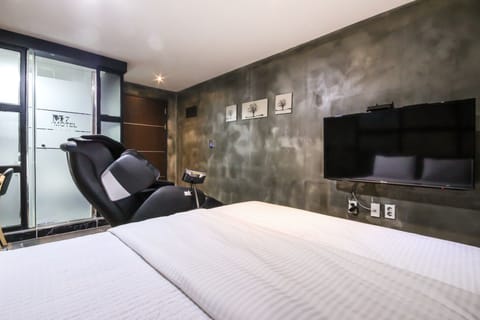 Superior Room, 1 Double Bed (B) | Individually decorated, free WiFi