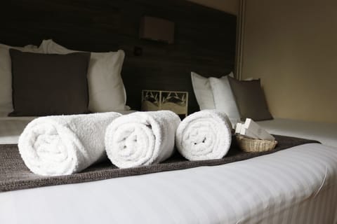 Standard Double Room, Balcony, Sea Facing | Bathroom amenities | Shower, free toiletries, towels