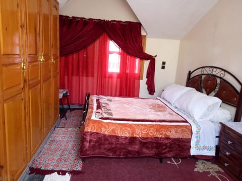 Family Apartment, 3 Bedrooms | 3 bedrooms, iron/ironing board (on request), WiFi (free)