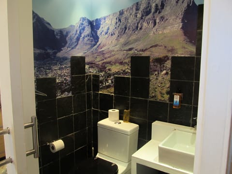 Shower, rainfall showerhead, free toiletries, hair dryer