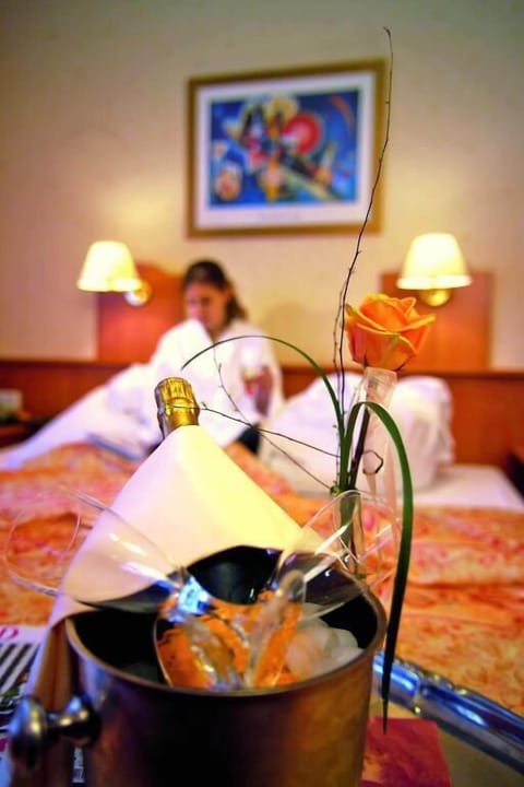 Hypo-allergenic bedding, minibar, in-room safe, desk