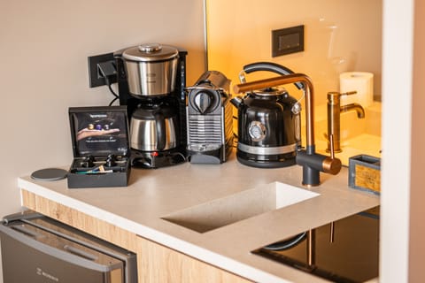 Oniros Suite | Private kitchen | Mini-fridge, microwave, espresso maker, electric kettle