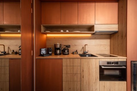 Jacuzzi Junior Suite | Private kitchen | Mini-fridge, microwave, espresso maker, electric kettle