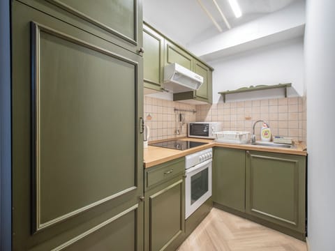 Apartment | Private kitchen | Fridge, coffee/tea maker, electric kettle, dining tables