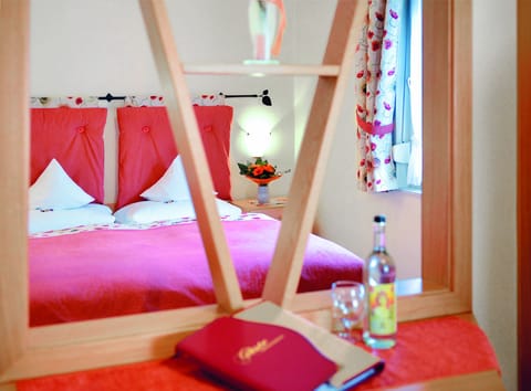 Double Room | Hypo-allergenic bedding, in-room safe, desk, free cribs/infant beds