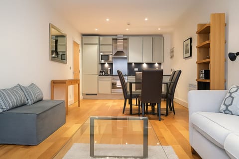 Executive Apartment, 1 Bedroom | Living area | Flat-screen TV