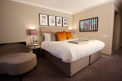 2 bedrooms, in-room safe, individually decorated, individually furnished