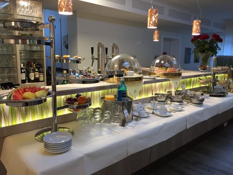 Daily buffet breakfast (EUR 20.00 per person)