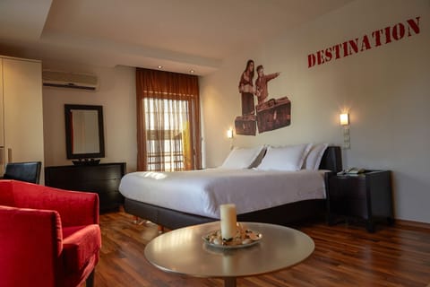 Grand Suite | In-room safe, desk, iron/ironing board, free WiFi