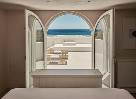 1 bedroom, premium bedding, minibar, in-room safe