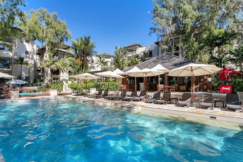 Poolside bar