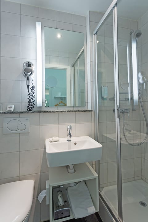 Shower, free toiletries, hair dryer, towels