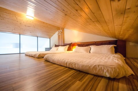 Desk, laptop workspace, free WiFi, bed sheets
