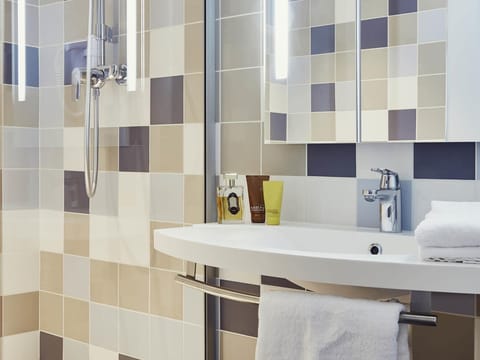 Standard Room, 1 Double Bed | Premium bedding, pillowtop beds, desk, laptop workspace