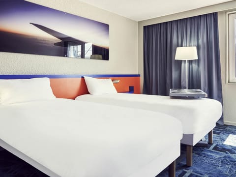 Standard Room, 2 Twin Beds | Premium bedding, pillowtop beds, desk, laptop workspace