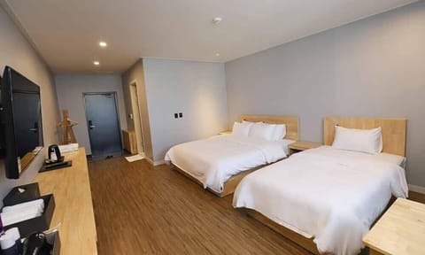 Suite Room | Individually decorated, individually furnished, free WiFi
