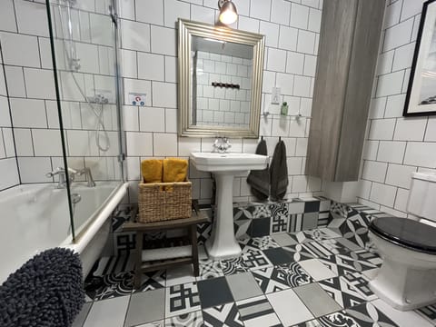 Superior Double or Twin Room, Bathtub | Bathroom | Shower, free toiletries, hair dryer, bathrobes