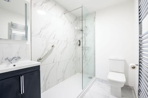 Superior Quadruple Room, Sea View | Bathroom | Towels