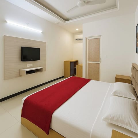 Deluxe Room | Individually decorated, individually furnished, desk, laptop workspace
