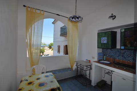 Apartment, 1 Bedroom | Private kitchenette | Fridge, stovetop, cookware/dishes/utensils