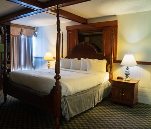 Family Triple Room | Premium bedding, desk, laptop workspace, iron/ironing board