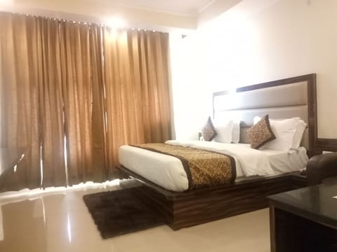 Premium Room | Rollaway beds (surcharge), WiFi (free)