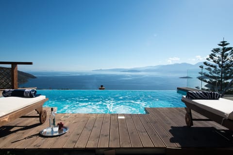 Seasonal outdoor pool, an infinity pool, sun loungers