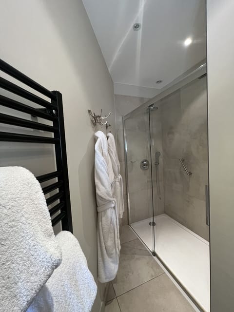 Deluxe Suite, Non Smoking | Bathroom