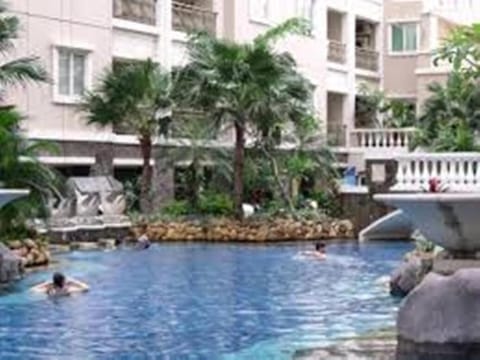 2 outdoor pools