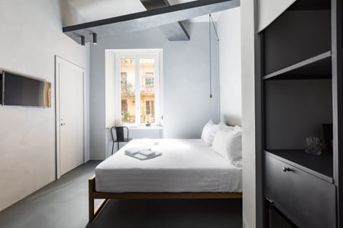 Double or Twin Room | Minibar, in-room safe, desk, soundproofing